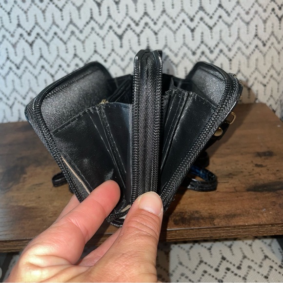 New Black Crossbody Wristlet Purse - Picture 5 of 10
